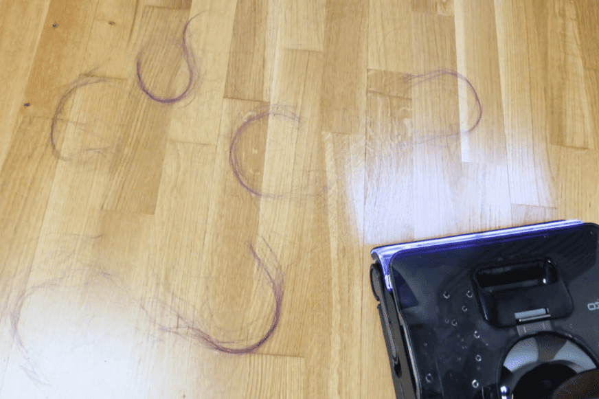Tineco Floor One S9 Artist Boost Steam Premium saugt lange Haustierhaare auf.